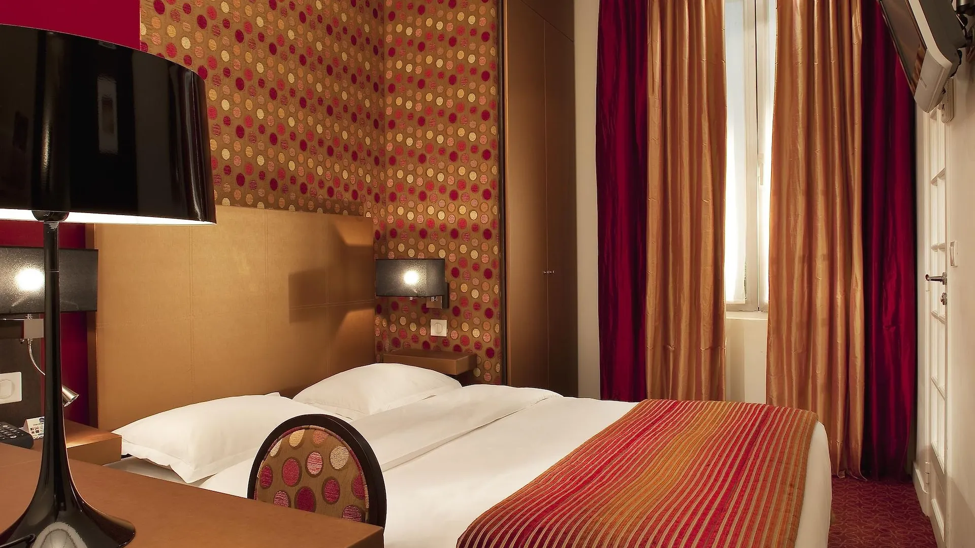Star Champs-elysees 4*