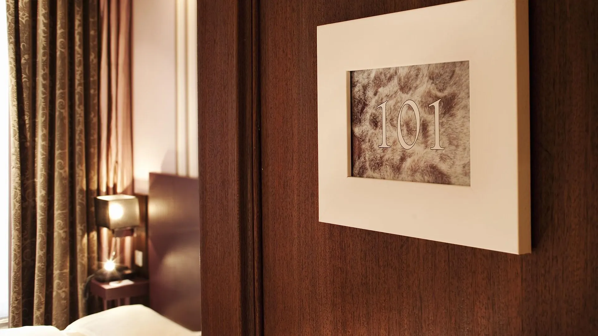 Hotel Star Champs-elysees 4*